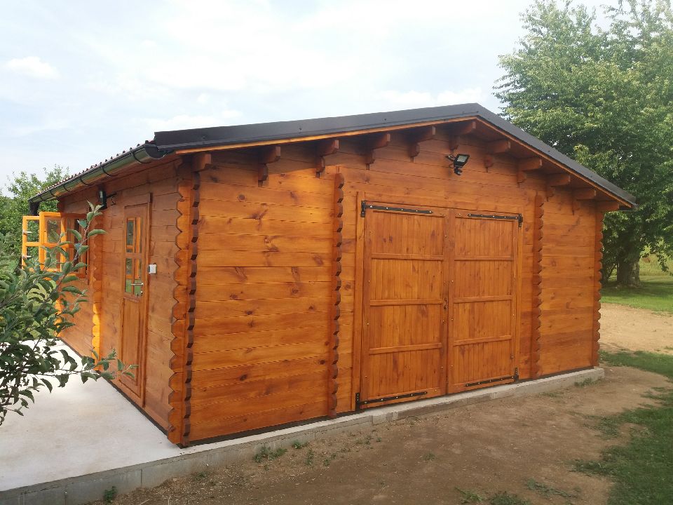 Naše realizace: dřevěná garáž 4x6m, 44mm, 24m²